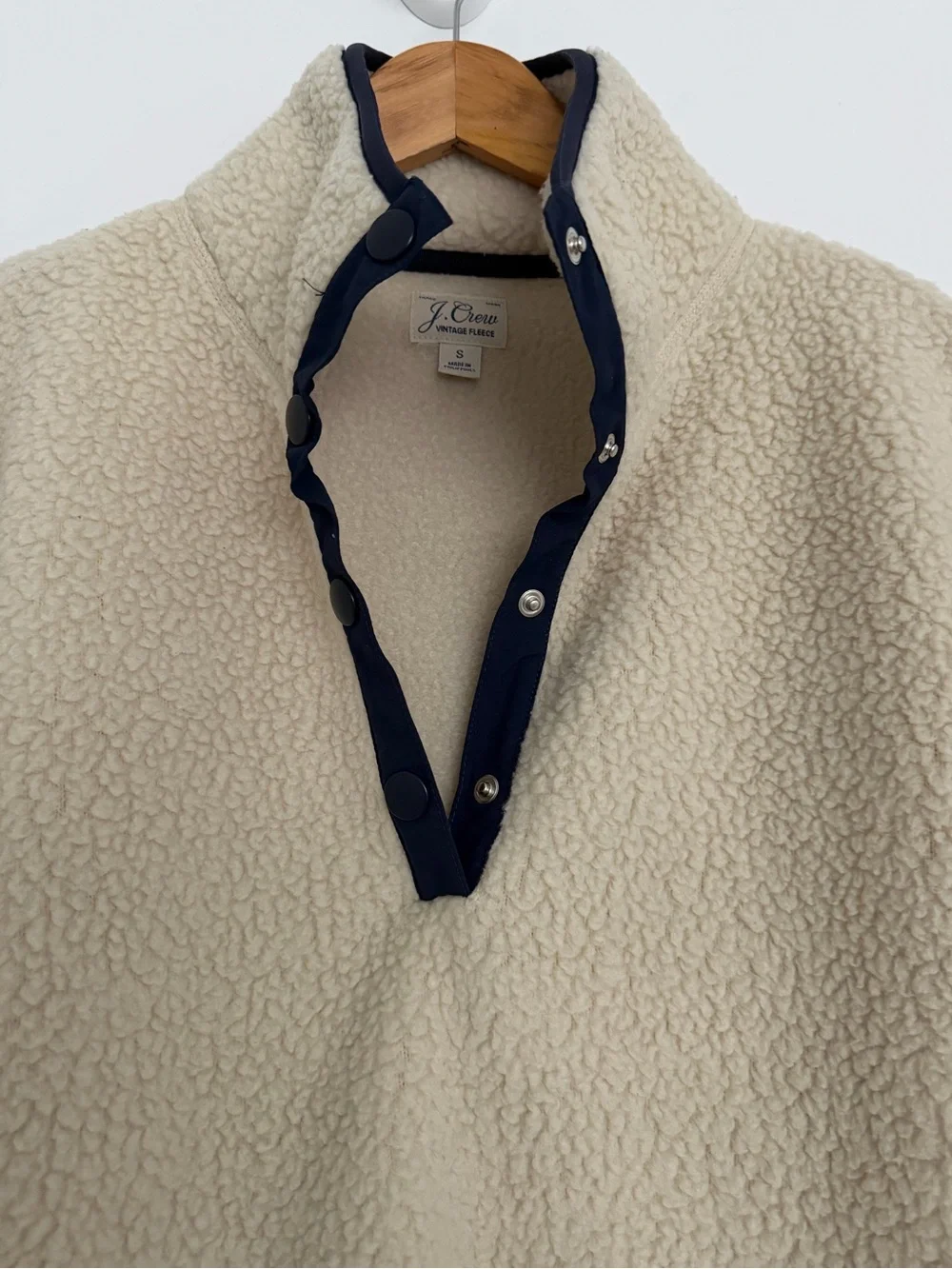 J. Crew Vintage Fleece Cream Pullover with Contrast‎ Navy Trim Preppy Classic